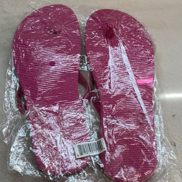 Black and Pink Sandals with Stylish Design - Picture 2 of 2